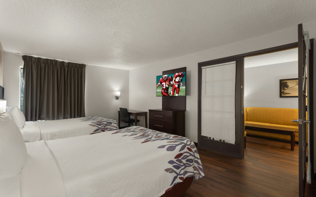photo 4 of Red Roof Inn & Suites Savannah Airport