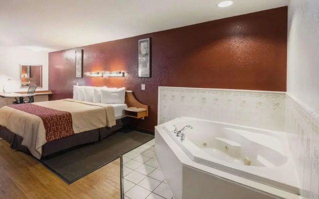 photo 5 of Red Roof Inn & Suites Savannah Gateway