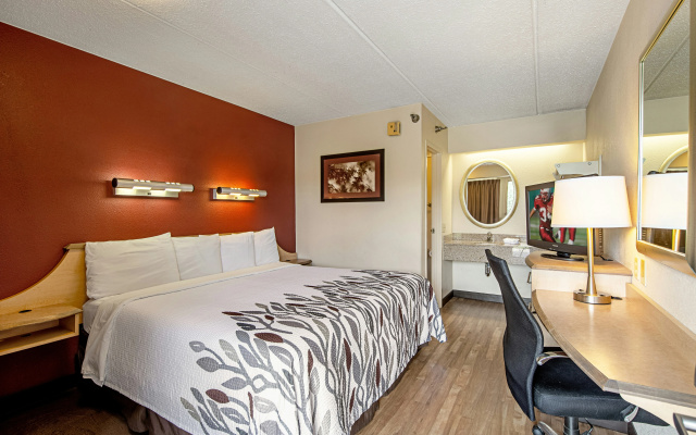 photo 4 of Red Roof Inn Albany Airport