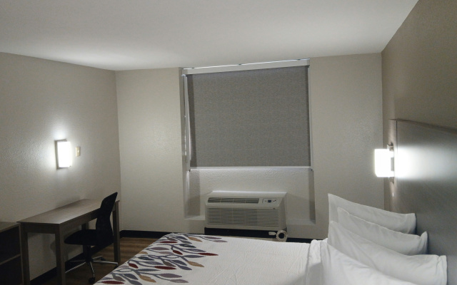 photo 3 of Red Roof Inn Alexandria, LA