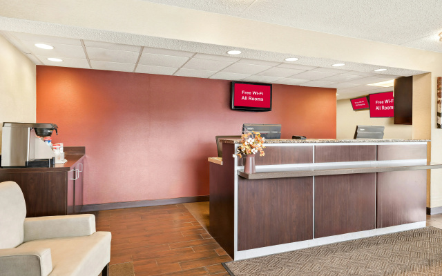 photo 2 of Red Roof Inn Allentown Airport