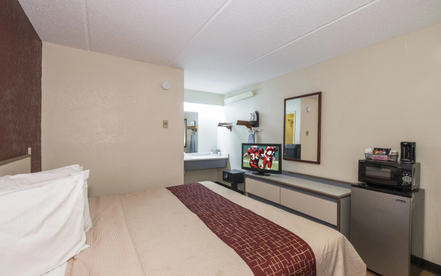 photo 2 of Red Roof Inn Atlanta - Norcross