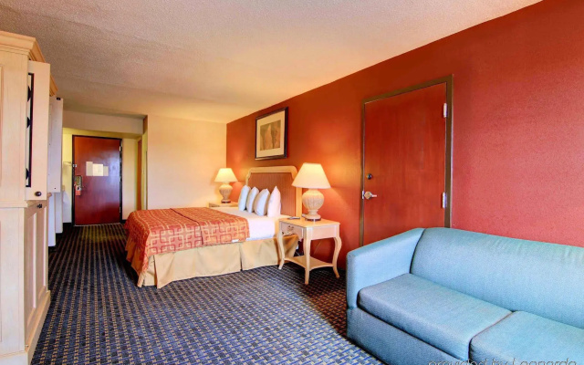 photo 5 of Red Roof Inn Atlanta - Six Flags