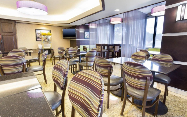 photo 2 of Red Roof Inn Atlanta Airport North