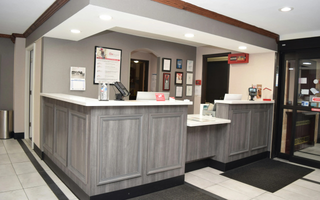 photo 2 of Red Roof Inn Batavia