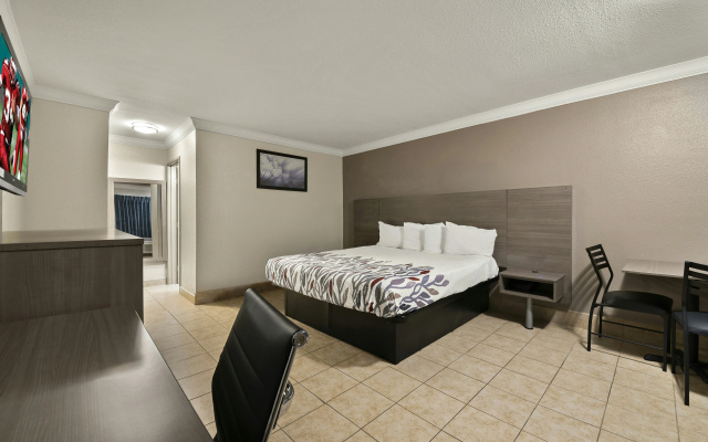 photo 4 of Red Roof Inn Los Angeles – Bellflower