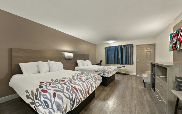 photo 5 of Red Roof Inn Los Angeles – Bellflower