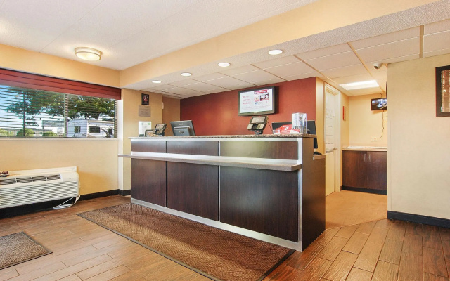 photo 2 of Red Roof Inn Canton