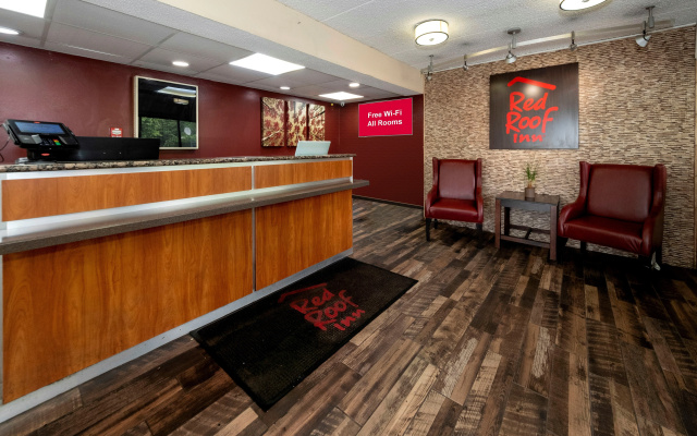 photo 2 of Red Roof Inn Chicago - Lansing
