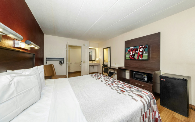 photo 4 of Red Roof Inn Chicago - Lansing
