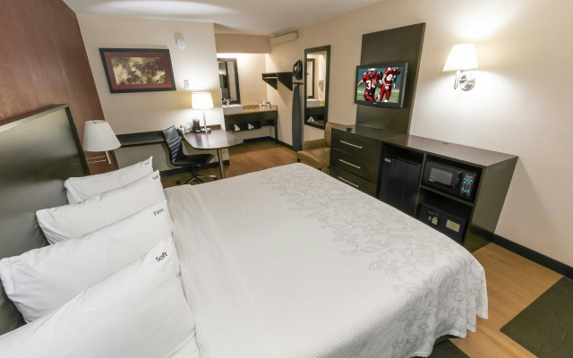 photo 4 of Red Roof Inn PLUS+ Chicago - Willowbrook