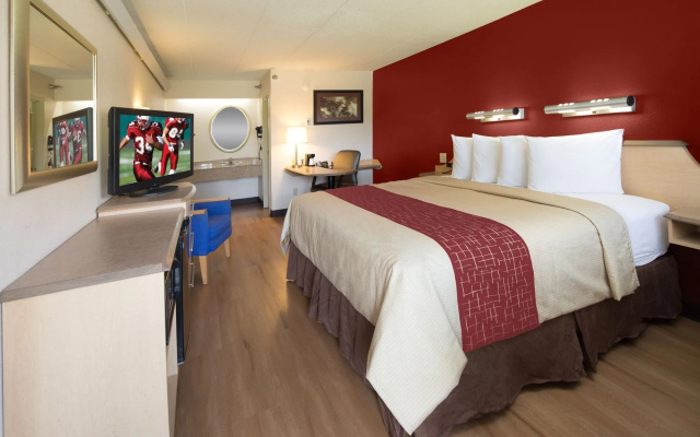 photo 3 of Red Roof Inn Cincinnati Northeast - Blue Ash