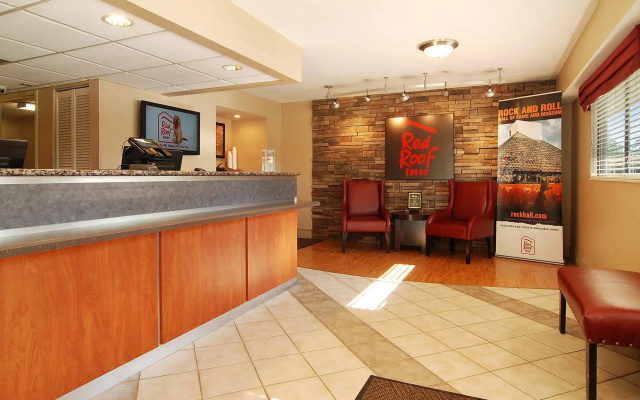 photo 2 of Red Roof Inn Cleveland - Westlake