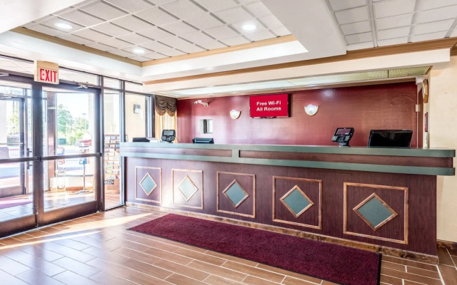 photo 2 of Red Roof Inn Clinton