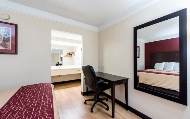 photo 3 of Red Roof Inn Clinton