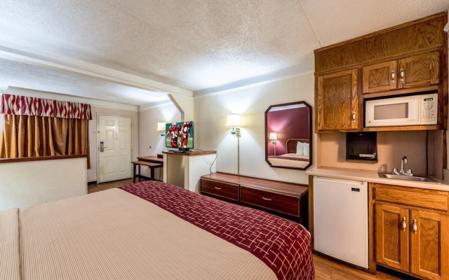 photo 4 of Red Roof Inn Clinton
