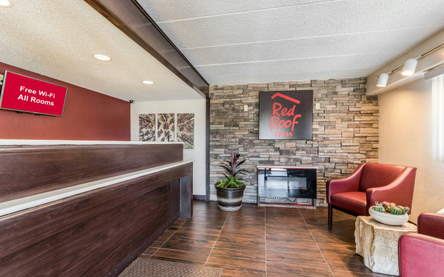 photo 2 of Red Roof Inn Columbia, MO