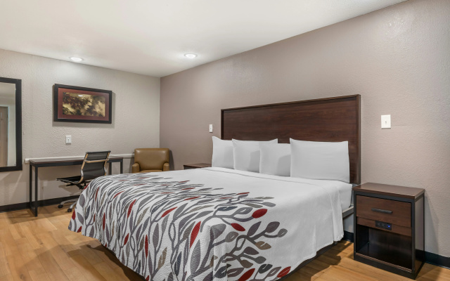 photo 5 of Red Roof Inn North Dallas - Park Central