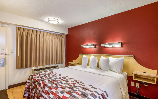 photo 4 of Red Roof Inn Detroit - Plymouth/ Canton