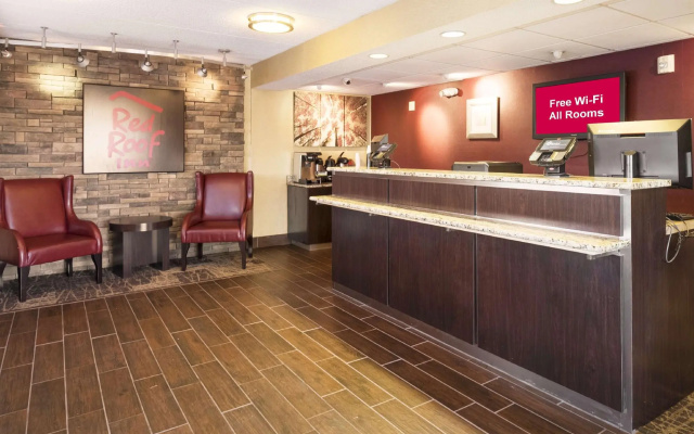 photo 2 of Red Roof Inn Detroit - Royal Oak/ Madison Heights