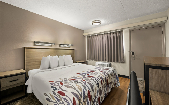 photo 3 of Red Roof Inn Detroit - Royal Oak/ Madison Heights