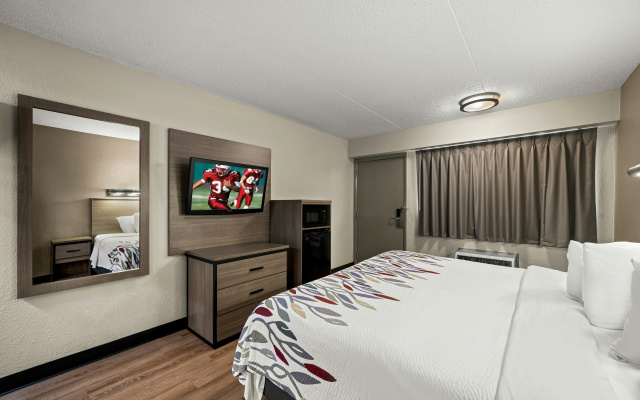 photo 4 of Red Roof Inn Detroit - Royal Oak/ Madison Heights