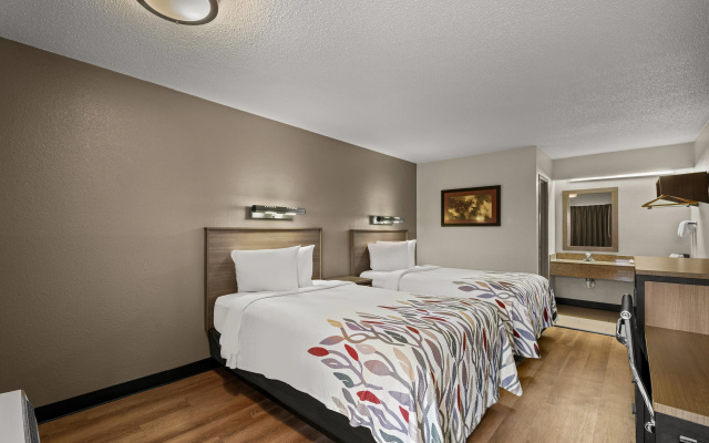 photo 5 of Red Roof Inn Detroit - Royal Oak/ Madison Heights
