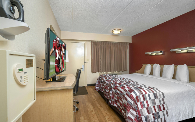 photo 5 of Red Roof Inn Detroit - Roseville/ St Clair Shores