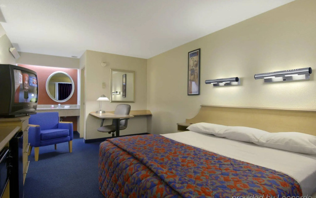 photo 3 of Red Oak Inn Detroit - Southfield