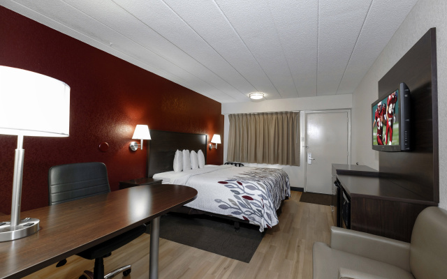 photo 4 of Red Roof Inn Detroit - Troy