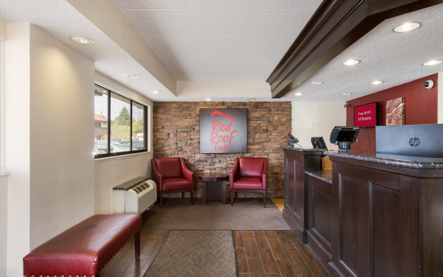 photo 2 of Red Roof Inn Grand Rapids Airport