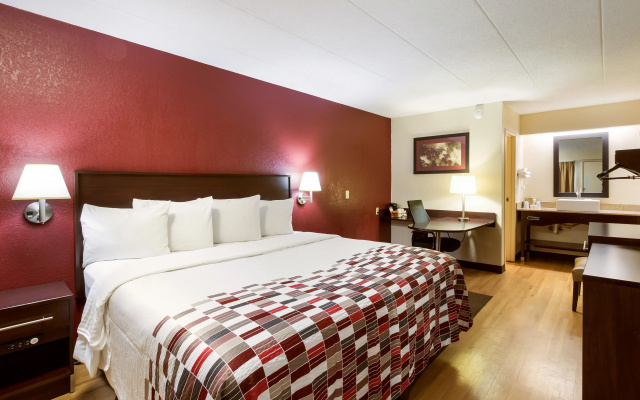 photo 3 of Red Roof Inn Grand Rapids Airport