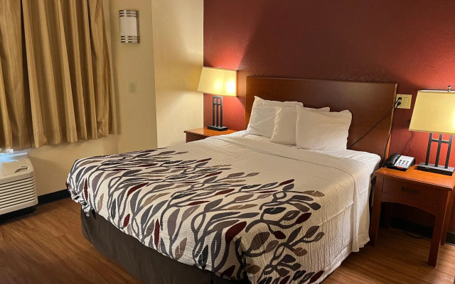 photo 3 of GreenTree Inn Houston IAH Airport