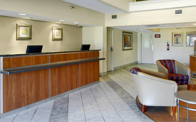 photo 2 of Red Roof Inn Houston - Westchase