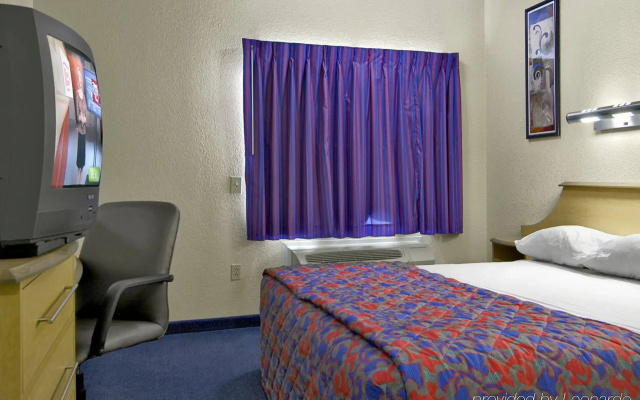 photo 4 of Red Roof Inn Houston - Westchase