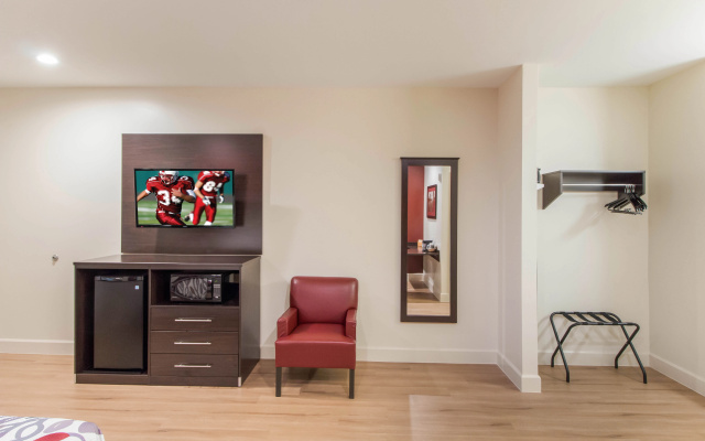 photo 2 of Red Roof Inn Houston - Willowbrook