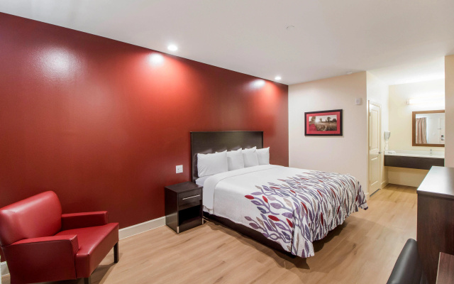 photo 4 of Red Roof Inn Houston - Willowbrook