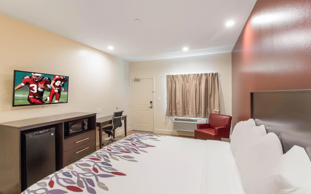 photo 5 of Red Roof Inn Houston - Willowbrook