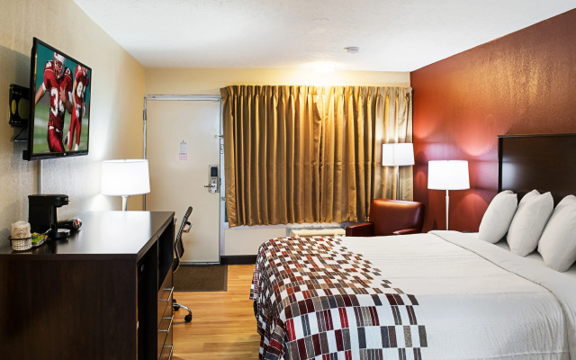 photo 2 of Red Roof Inn Indianapolis - Castleton