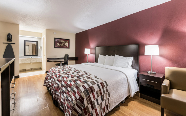 photo 5 of Red Roof Inn Indianapolis - Castleton