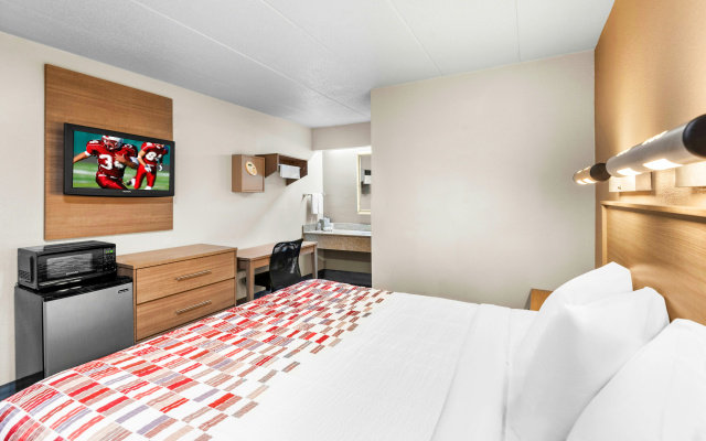 photo 5 of Red Roof Inn Indianapolis North - College Park