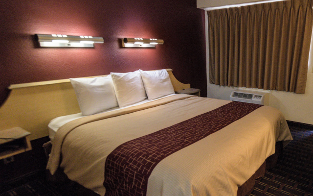 photo 2 of Red Roof Inn Lafayette, LA