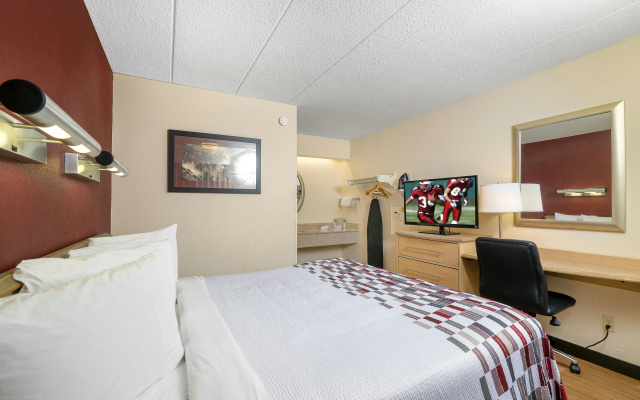 photo 5 of Red Roof Inn Louisville Fair and Expo