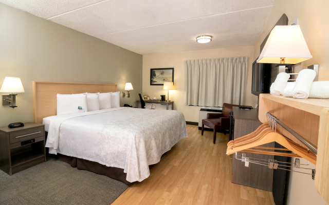 photo 3 of Red Roof Inn PLUS+ Miami Airport