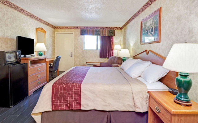 photo 4 of Red Roof Inn Monroe