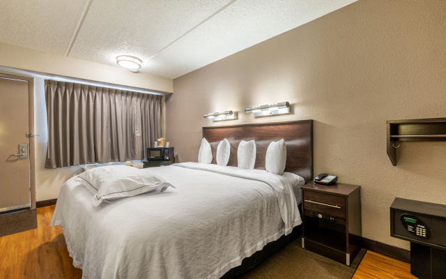 photo 4 of Red Roof Inn PLUS+ Nashville Airport