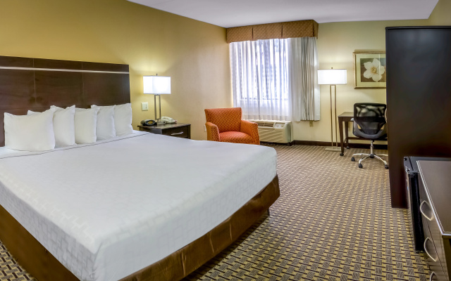 photo 2 of Midpointe Hotel by Rosen Hotels & Resorts