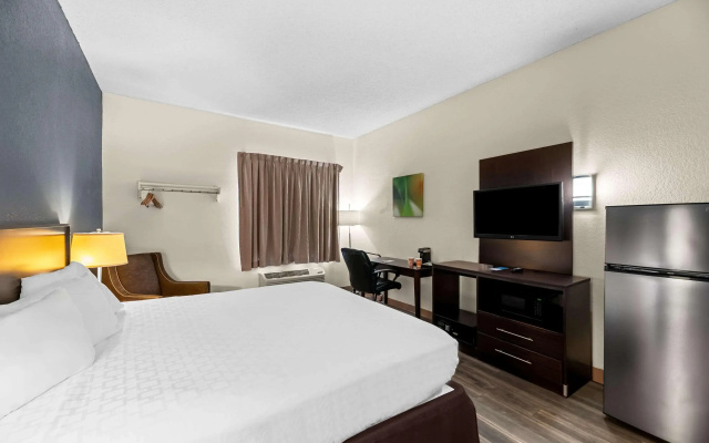 photo 4 of Townhouse Orlando West (ex.Red Roof Inn Orlando West - Ocoee)