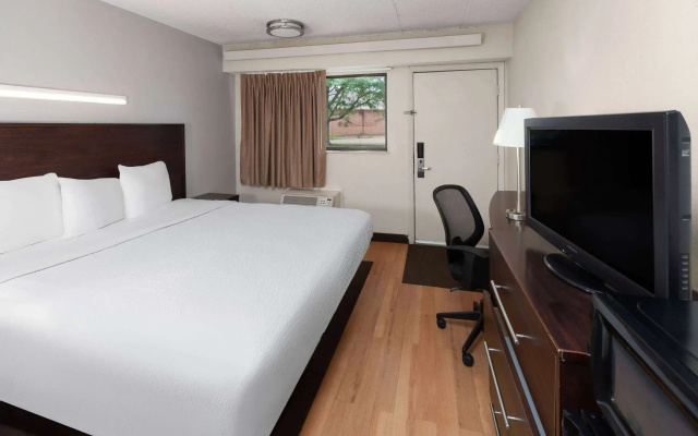 photo 4 of Travelodge by Wyndham Peoria
