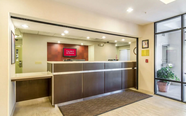 photo 2 of Red Roof Inn PLUS+ Tempe - Phoenix Airport